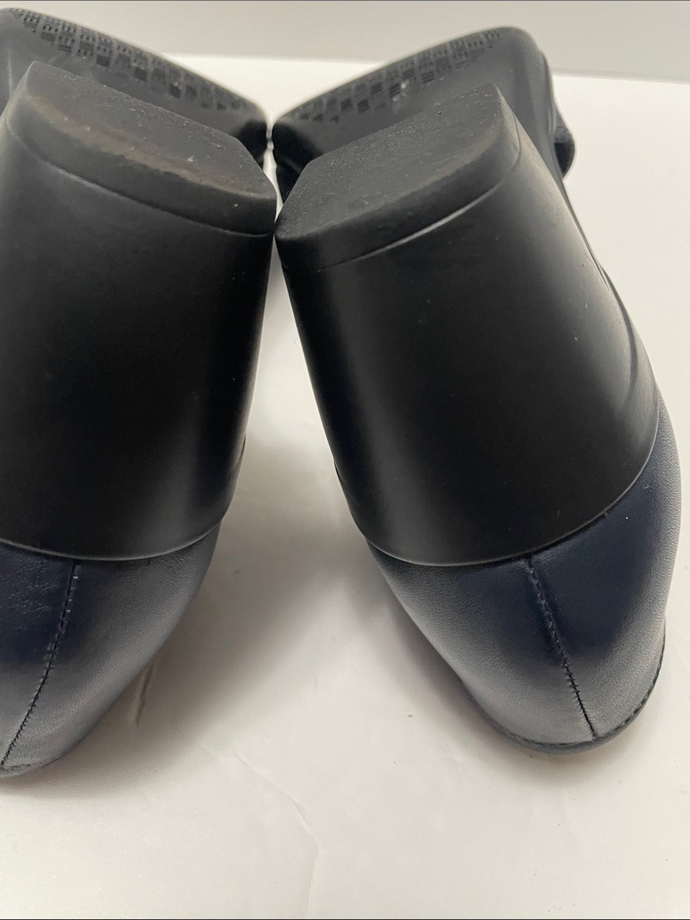 Clarks Navy Heels with Teal Toe Accent Sz 8.5W - Picture 7 of 11